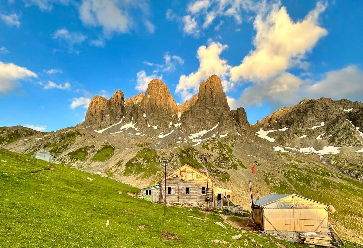 Altıparmak Dağları Zirvesi